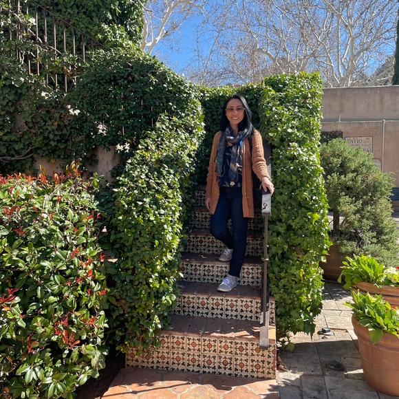 Meet your Posher: Lisa - Picture 1 of 1